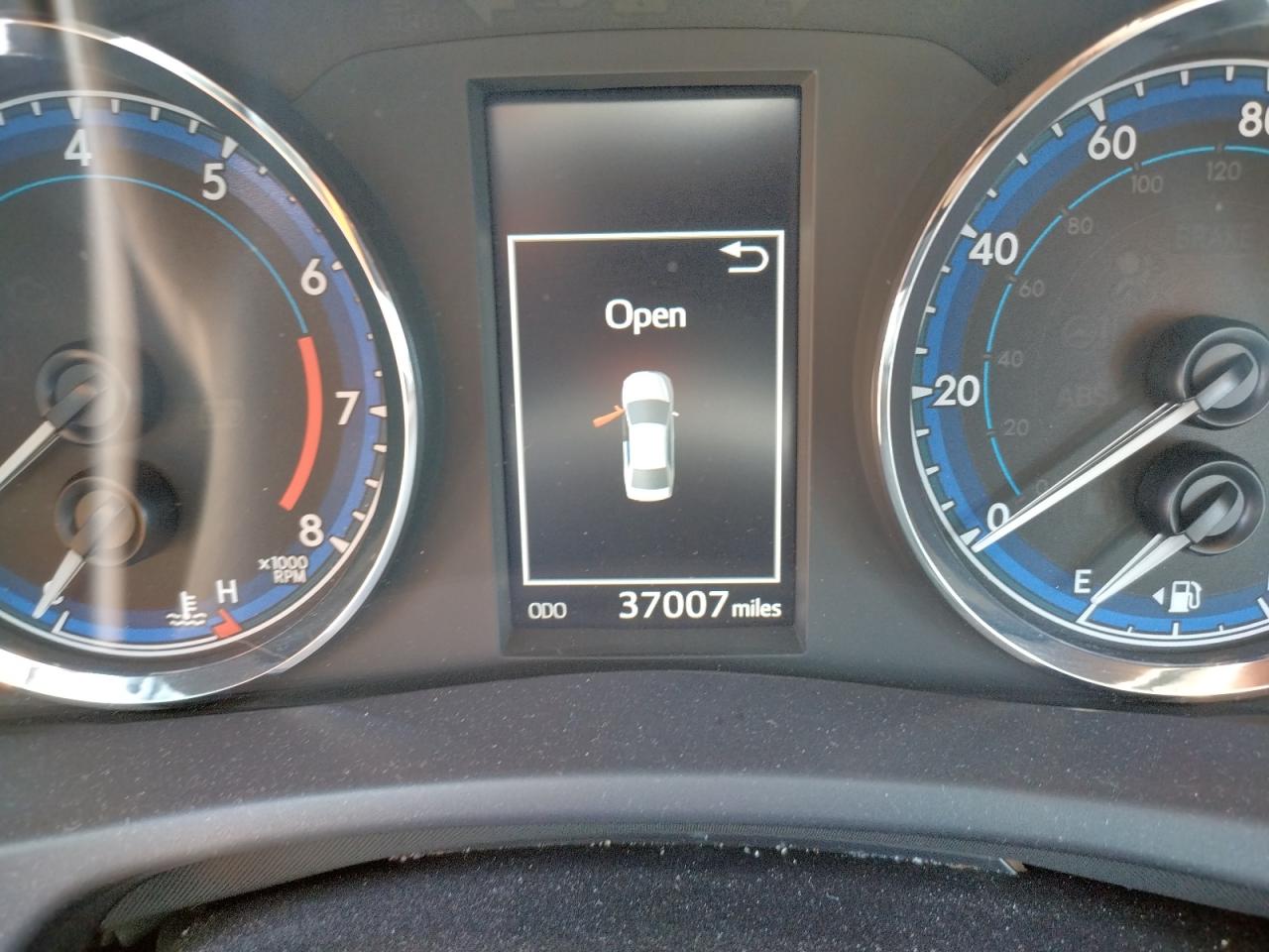 Photo 13 from auction – 2019 TOYOTA COROLLA SE with VIN 5YFBURHE4KP913659