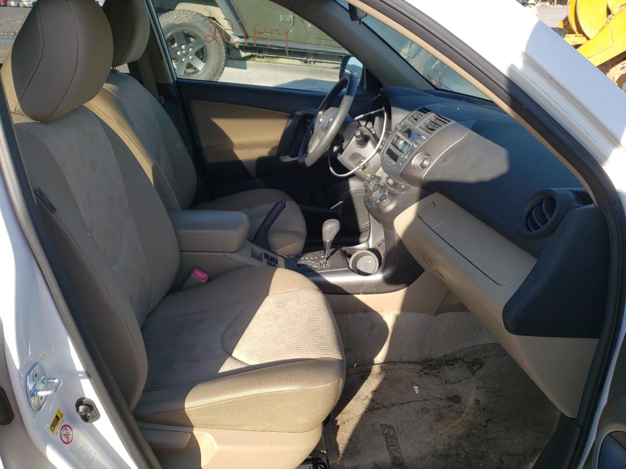 Photo 5 from auction – 2011 TOYOTA RAV4 with VIN JTMBF4DV3B5042592