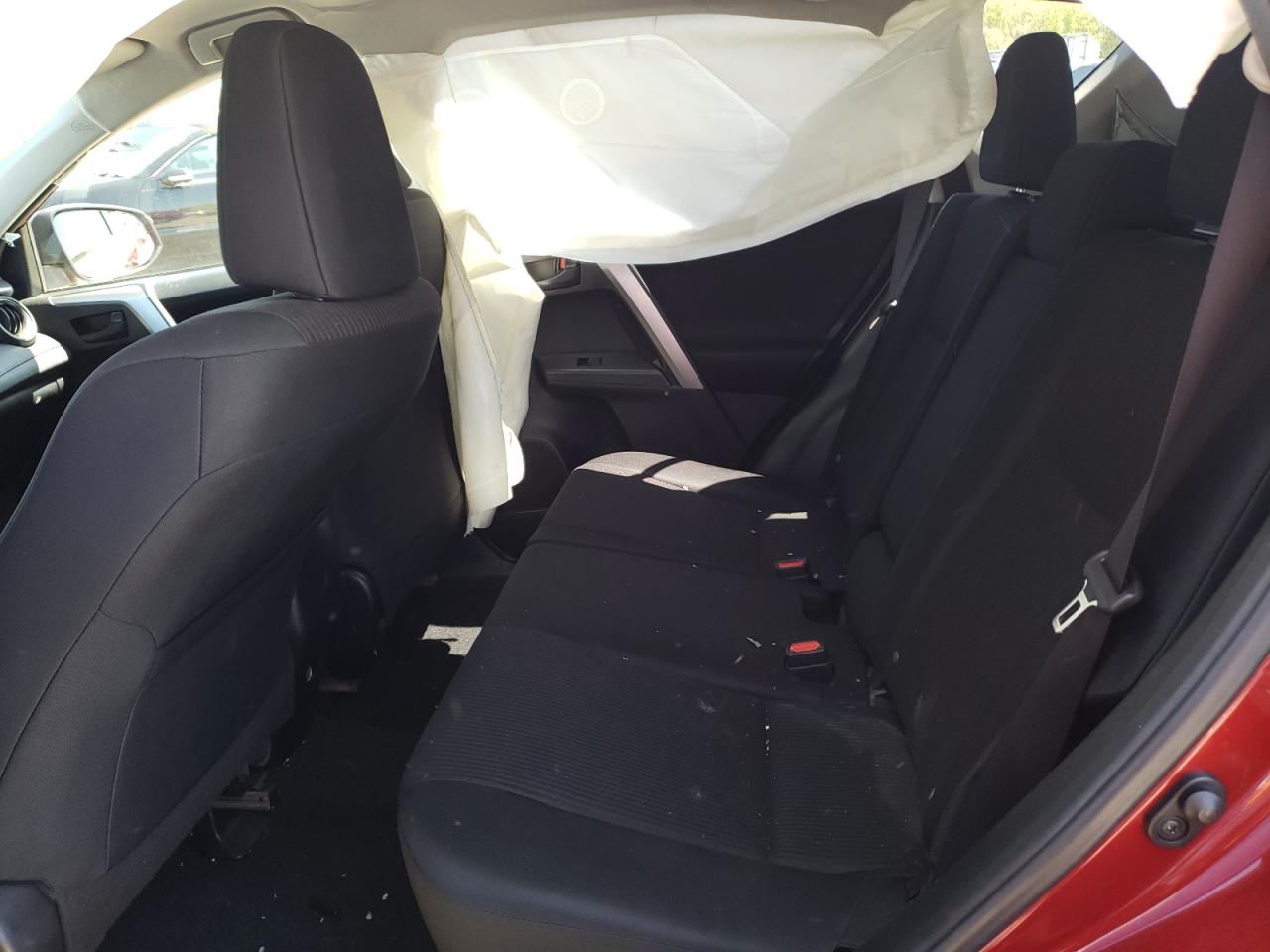 Photo 6 from auction – 2018 TOYOTA RAV4 LE with VIN JTMBFREV7JD228653