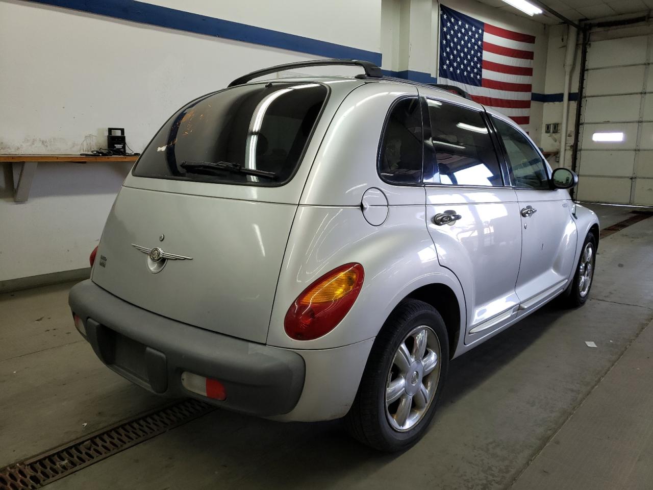 Photo 4 from auction – 2002 CHRYSLER PT CRUISER with VIN 3C8FY68B82T350170
