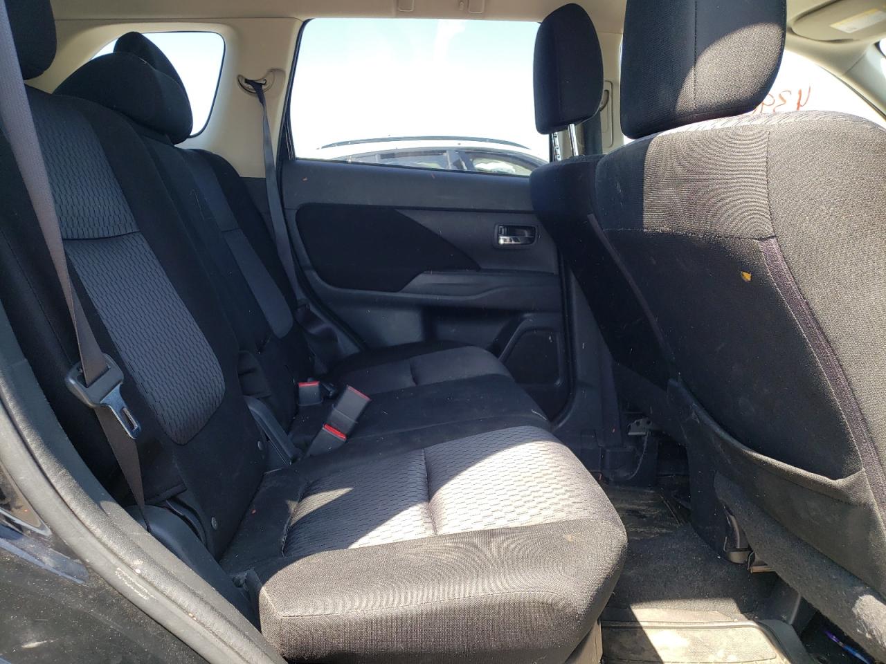 Photo 6 from auction – 2014 MITSUBISHI OUTLANDER with VIN JA4AZ3A32EZ013544