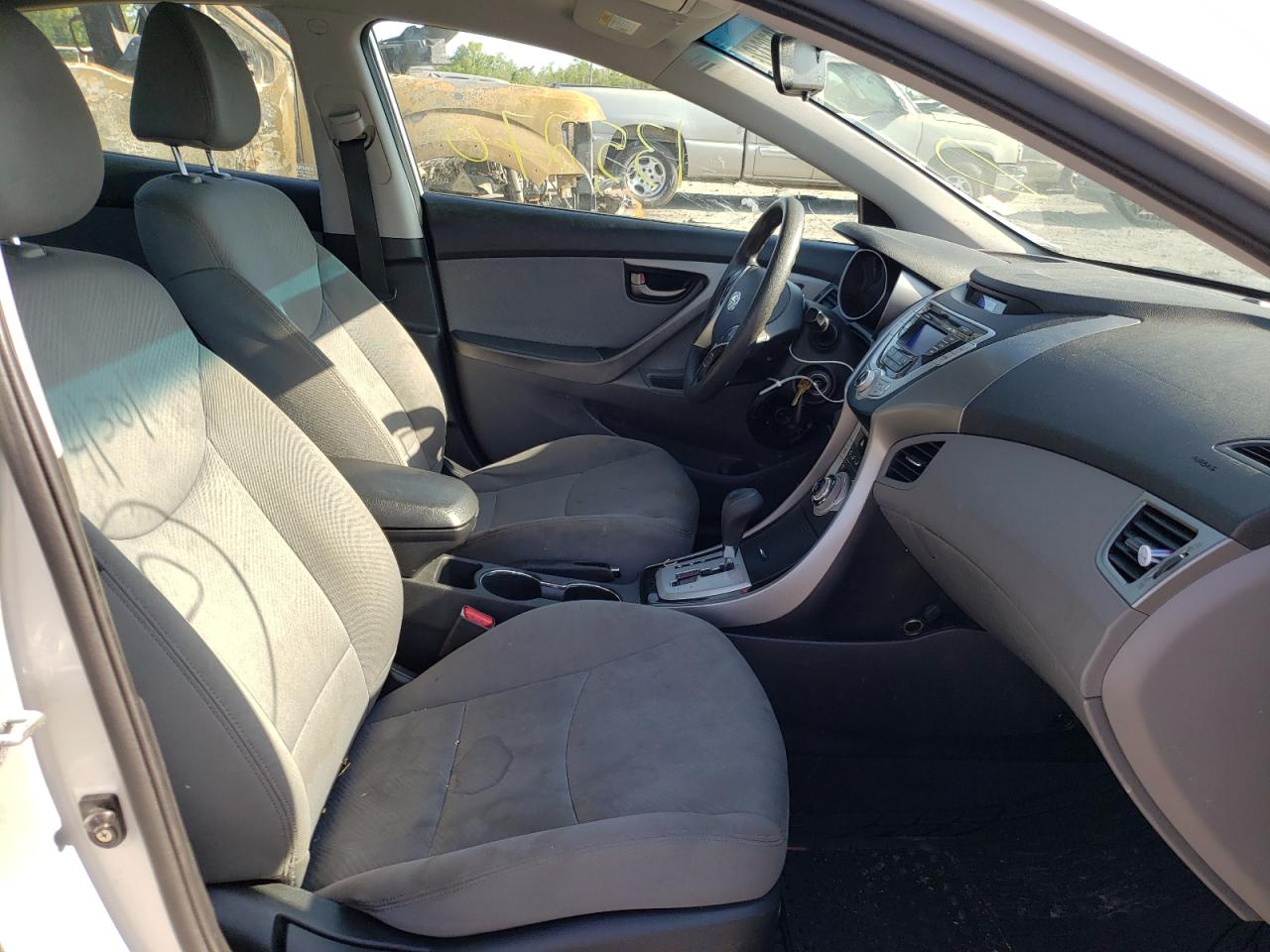 Photo 5 from auction – 2011 HYUNDAI ELANTRA GL with VIN KMHDH4AE6BU148124