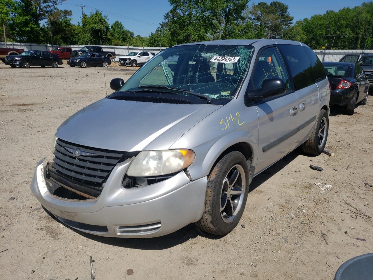 Photo 2 from auction – 2005 CHRYSLER TOWN & COU with VIN 1C4GP45R65B319018