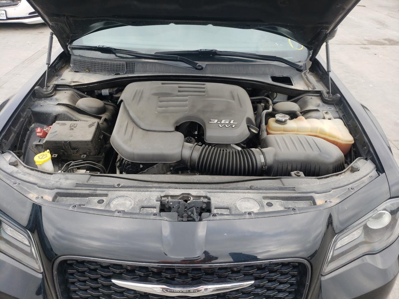 Photo 7 from auction – 2019 CHRYSLER 300 S with VIN 2C3CCABG5KH601069