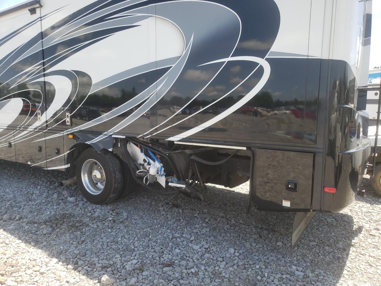 Photo 9 from auction – 2016 FORD F53 with VIN 1F66F5DY3G0A15434