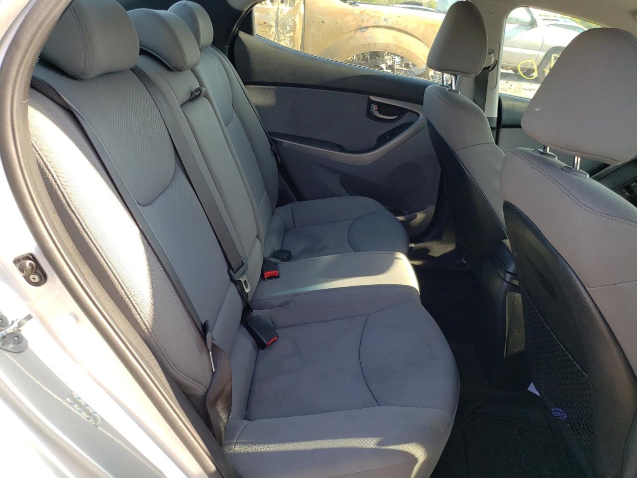 Photo 6 from auction – 2011 HYUNDAI ELANTRA GL with VIN KMHDH4AE6BU148124