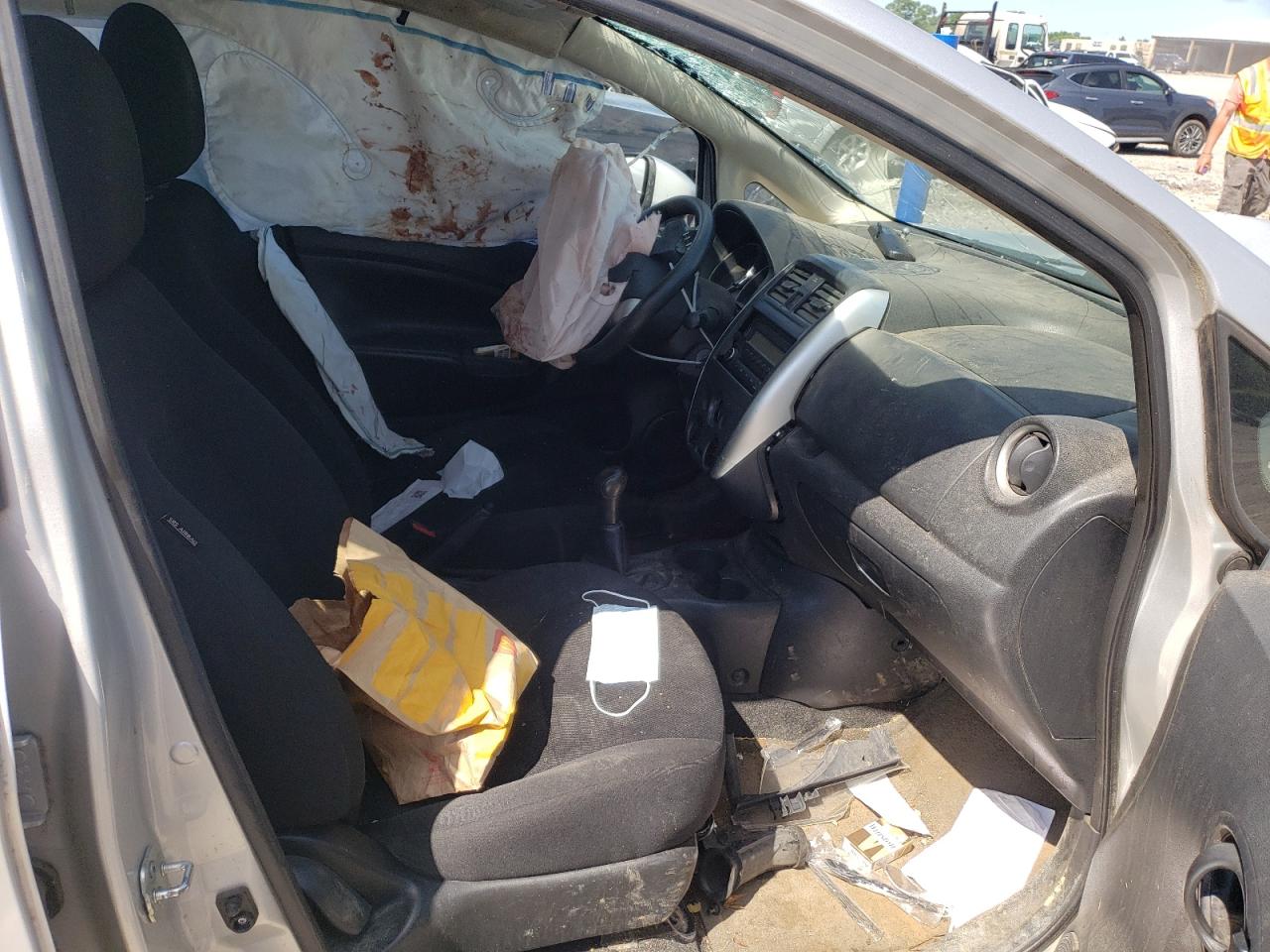 Photo 5 from auction – 2015 NISSAN VERSA NOTE with VIN 3N1CE2CP7FL419027