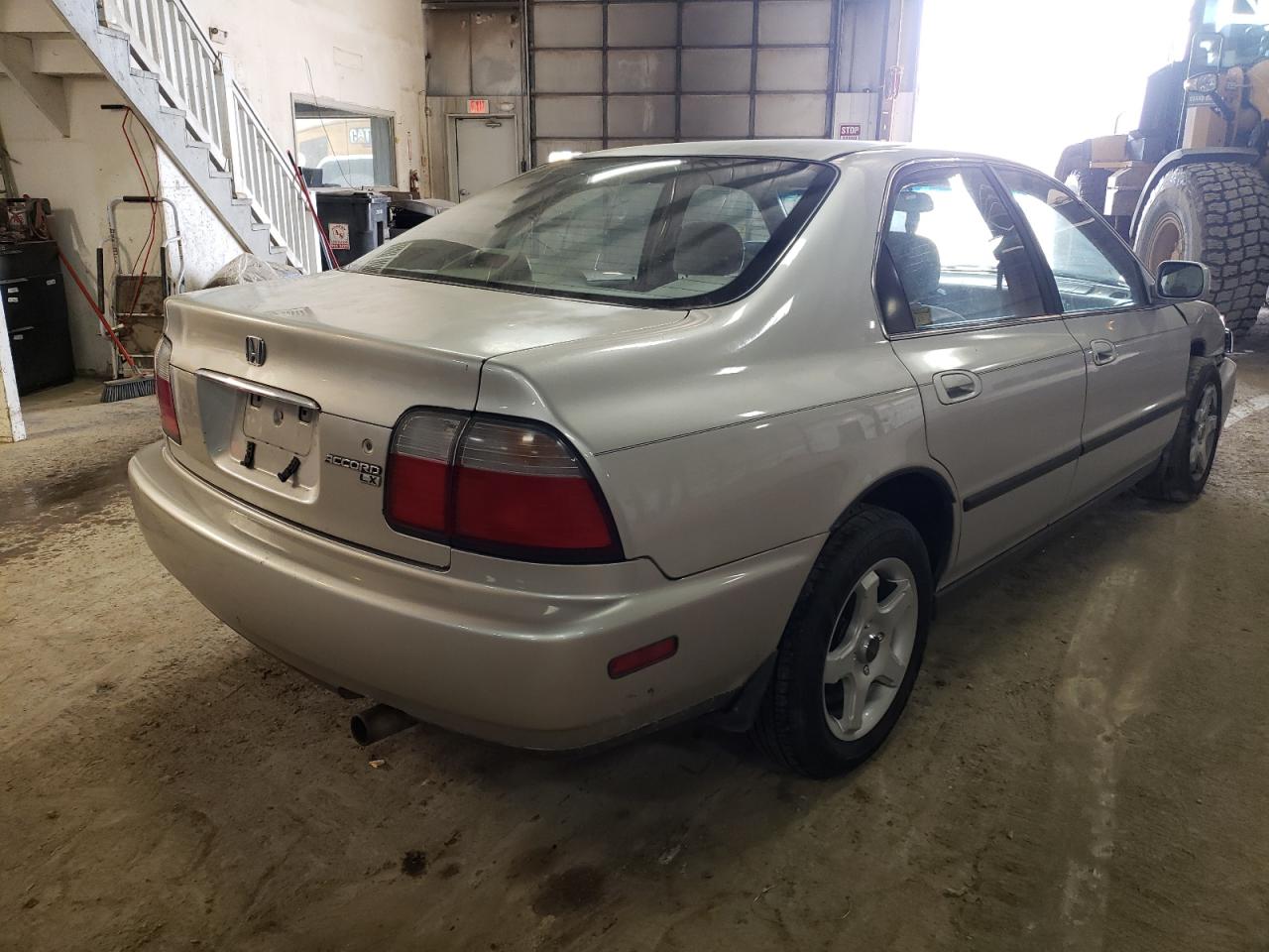 Photo 4 from auction – 1996 HONDA ACCORD with VIN 1HGCD5535TA223622