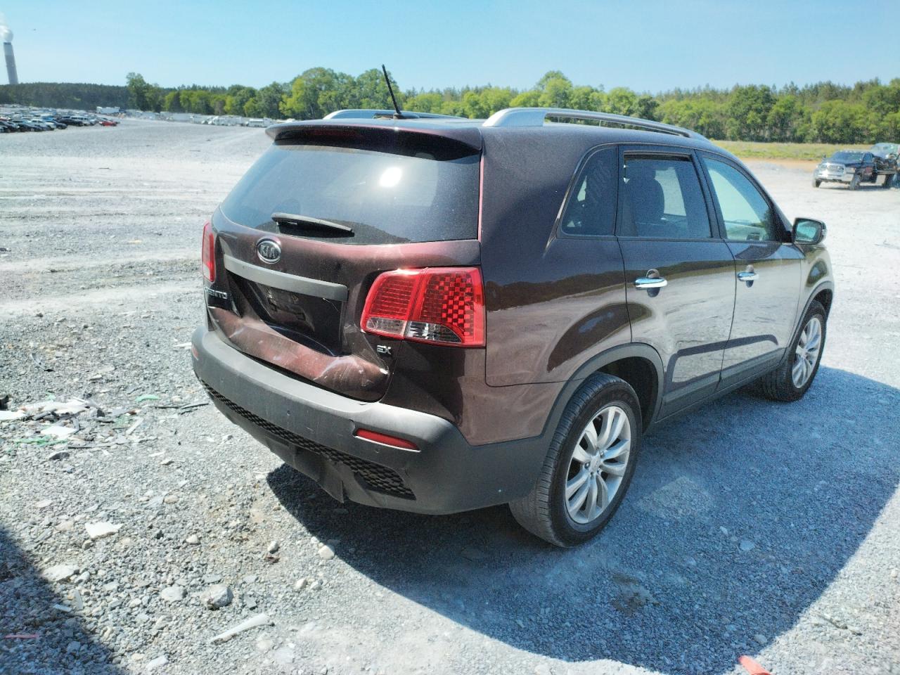 Photo 4 from auction – 2011 KIA SORENTO EX with VIN 5XYKU3A11BG055513
