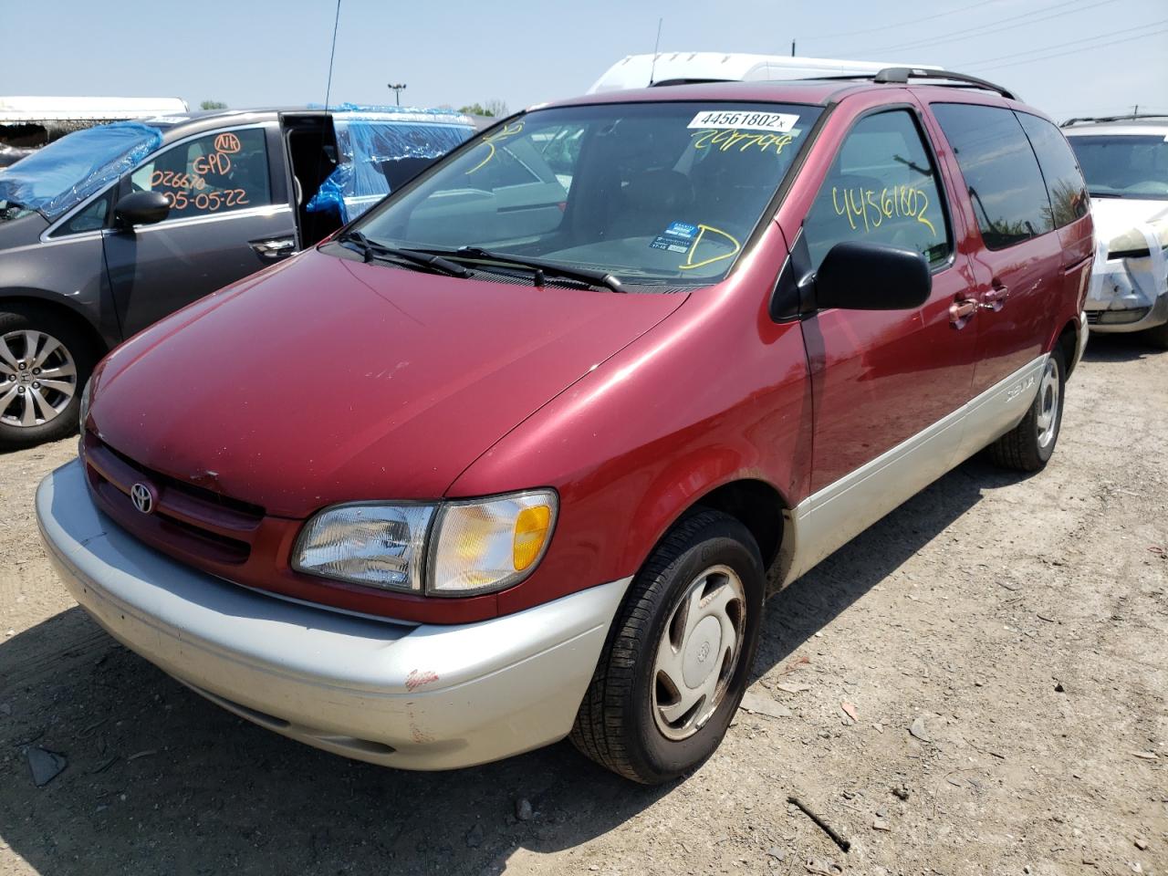 Photo 2 from auction – 2000 TOYOTA SIENNA LE with VIN 4T3ZF13C8YU297799