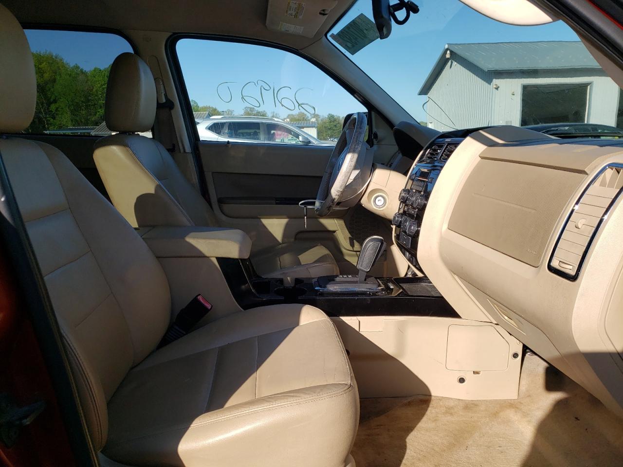 Photo 5 from auction – 2009 FORD ESCAPE LIM with VIN 1FMCU94G39KB65468