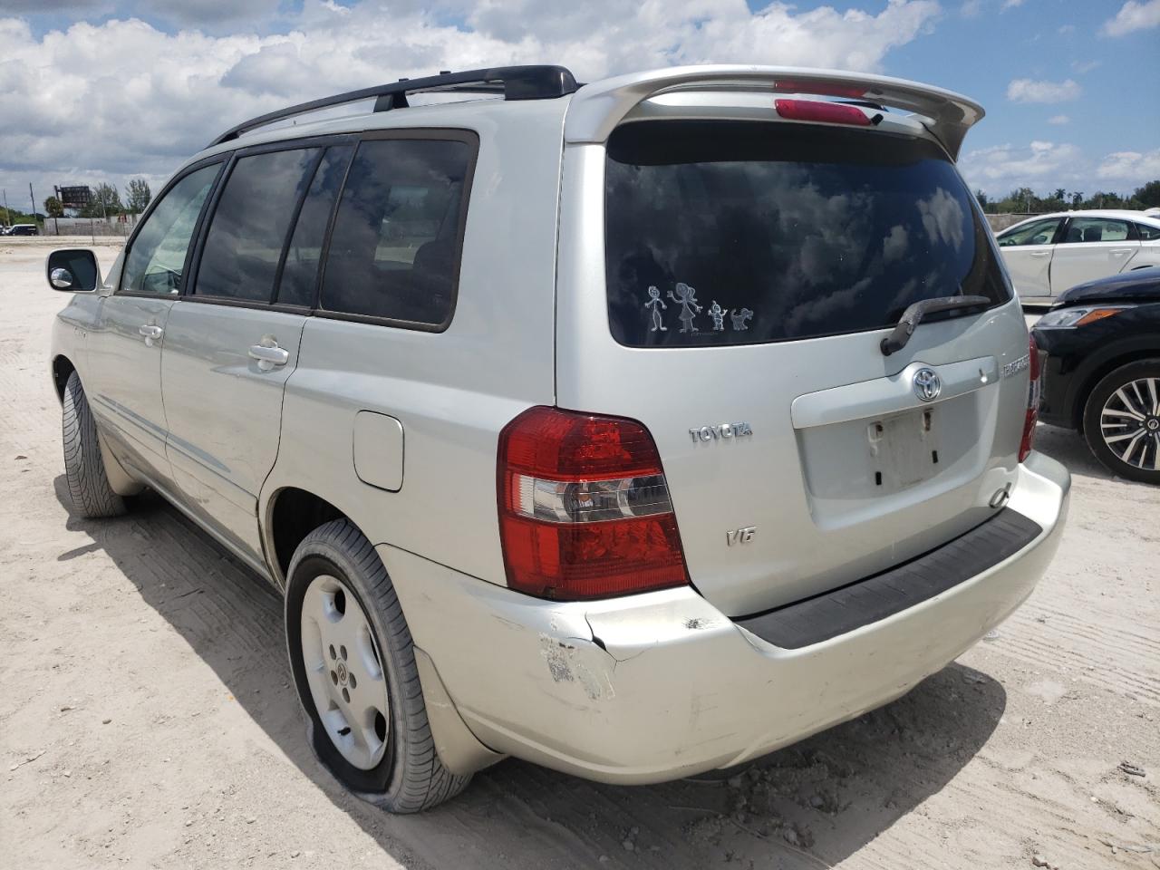 Photo 3 from auction – 2004 TOYOTA HIGHLANDER with VIN JTEDP21A240023166