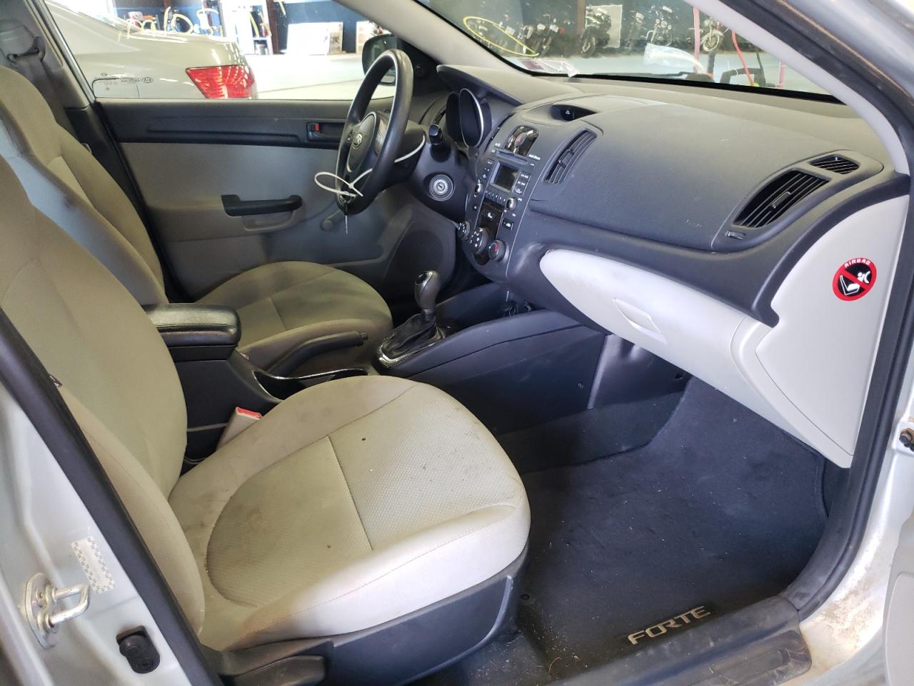 Photo 5 from auction – 2012 KIA FORTE LX with VIN KNAFT4A2XC5608010