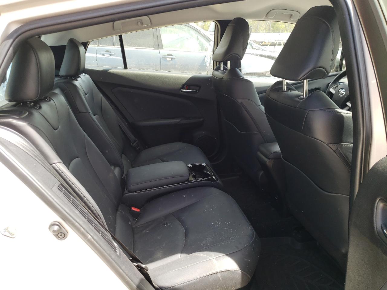 Photo 6 from auction – 2018 TOYOTA PRIUS PRIM with VIN JTDKARFP2J3083798