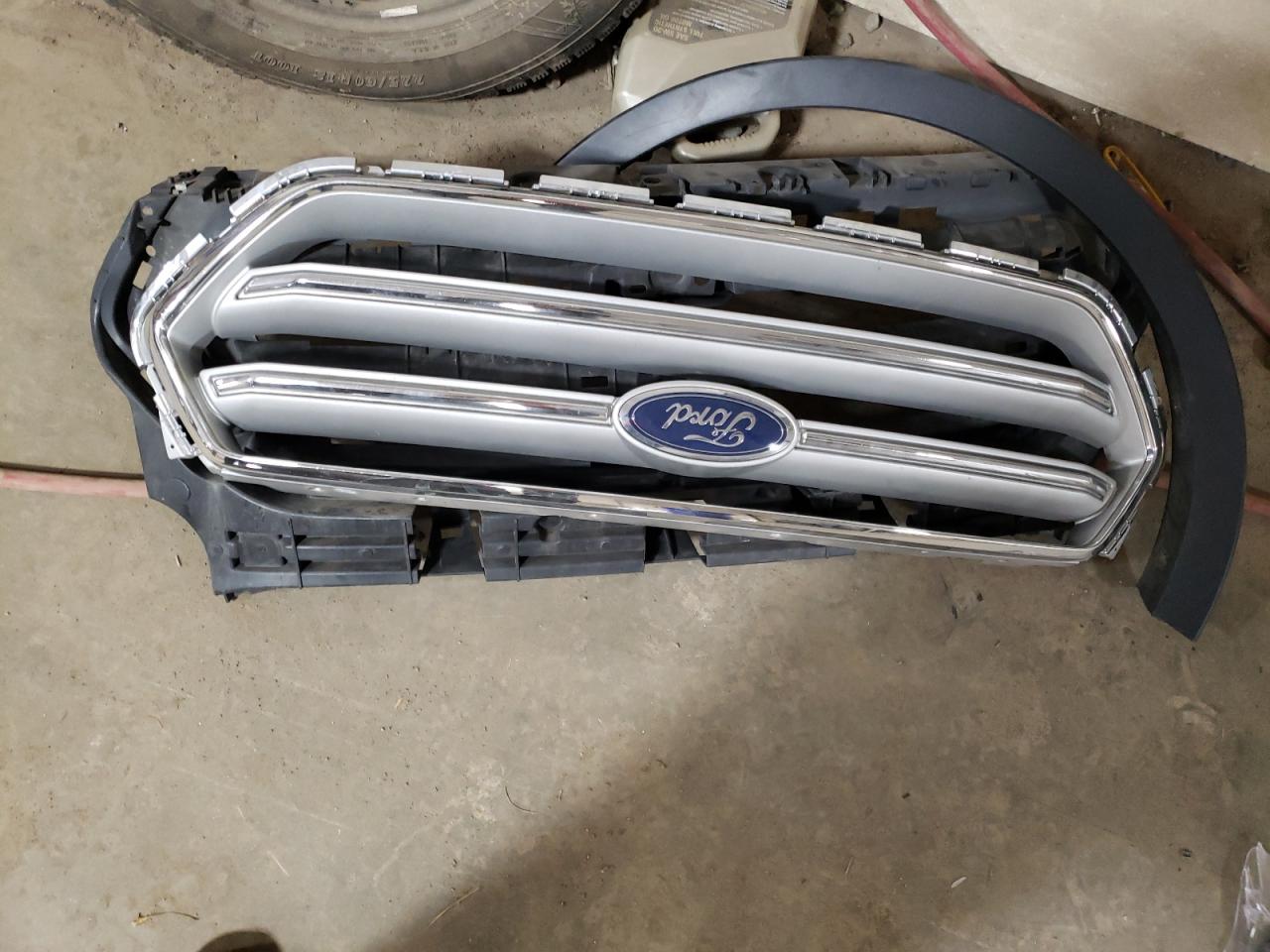 Photo 9 from auction – 2018 FORD ESCAPE SE with VIN 1FMCU9GD0JUC69118