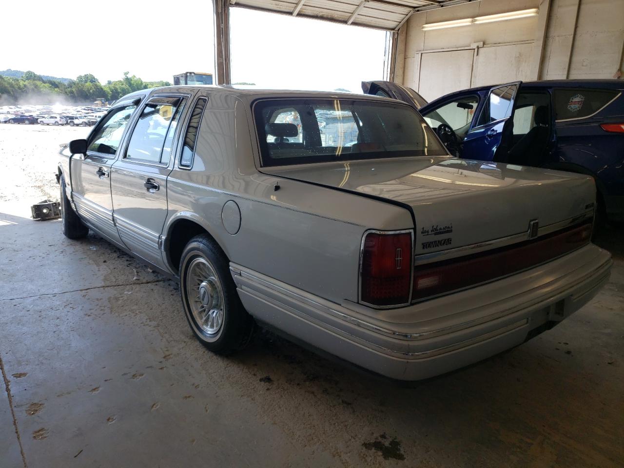 Photo 3 from auction – 1993 LINCOLN TOWN CAR E with VIN 1LNLM81W5PY709257
