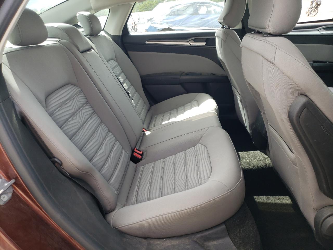 Photo 6 from auction – 2016 FORD FUSION S H with VIN 3FA6P0UU3GR406065