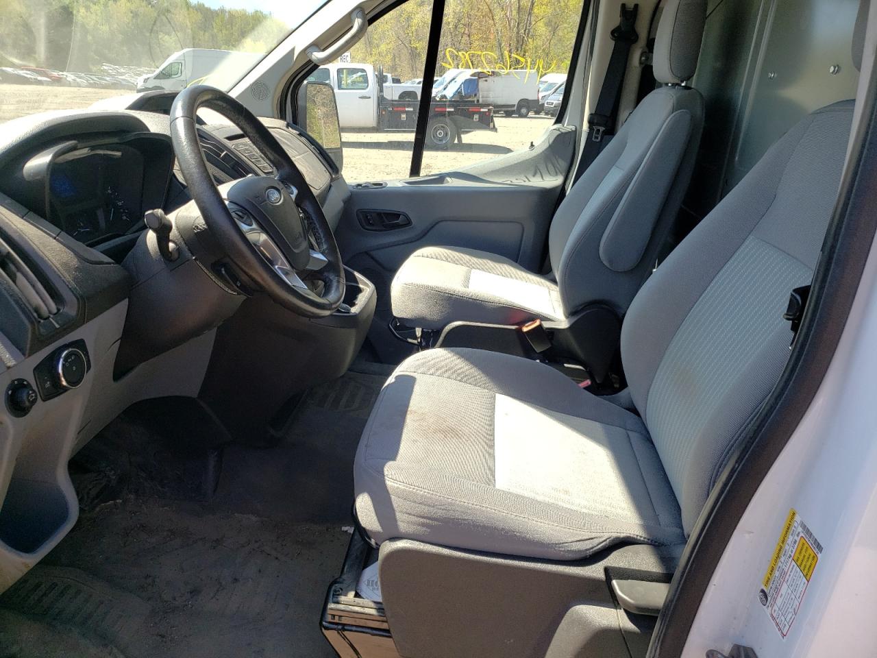 Photo 5 from auction – 2017 FORD TRANSIT T- with VIN 1FTYR2YM7HKA85124