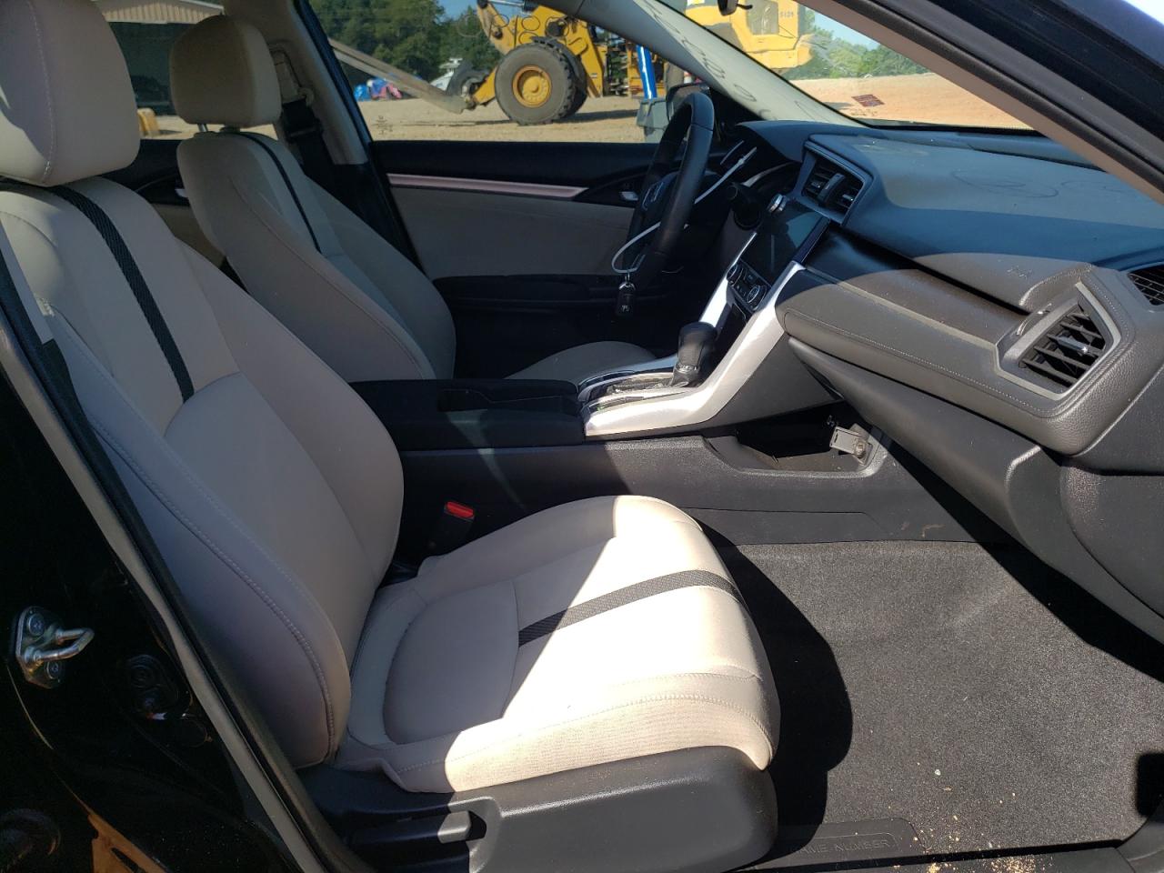 Photo 5 from auction – 2017 HONDA CIVIC EX with VIN 19XFC2F78HE020999