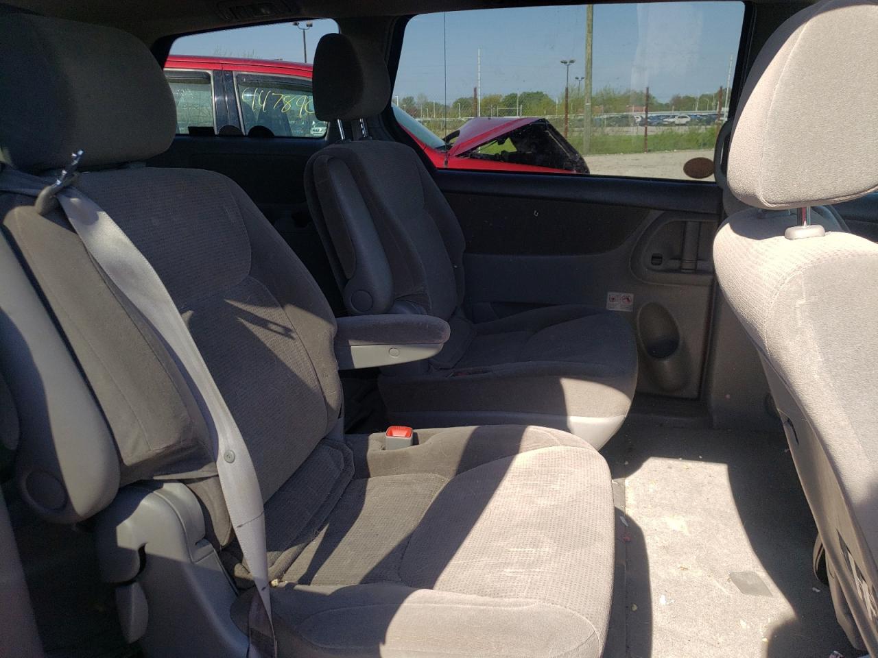 Photo 6 from auction – 2004 TOYOTA SIENNA CE with VIN 5TDZA23C94S048136