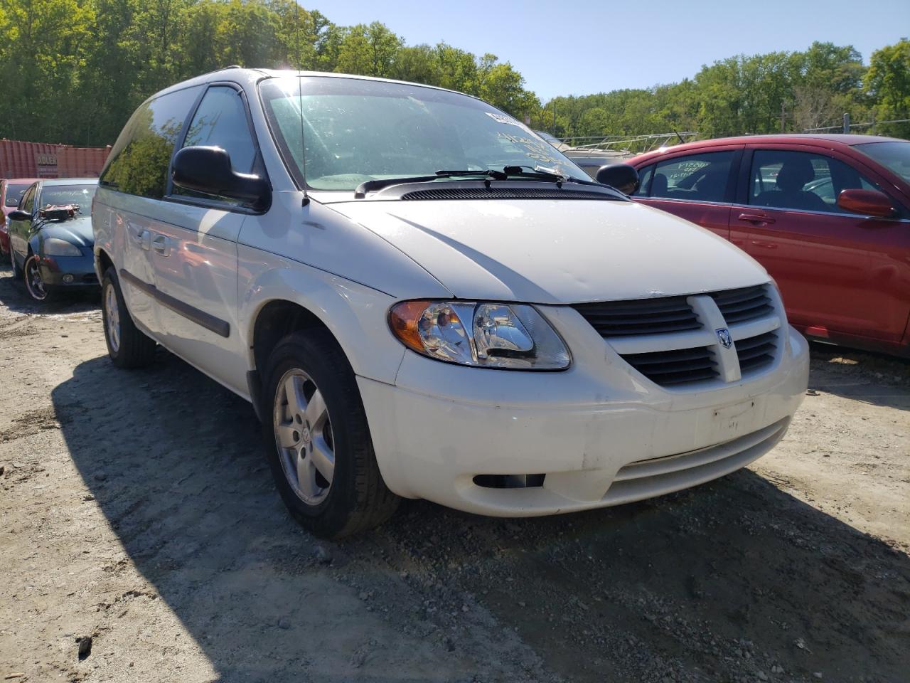 DODGE CARAVAN SX 2005 with VIN 1D4GP45R95B166704 - Photo from auction
