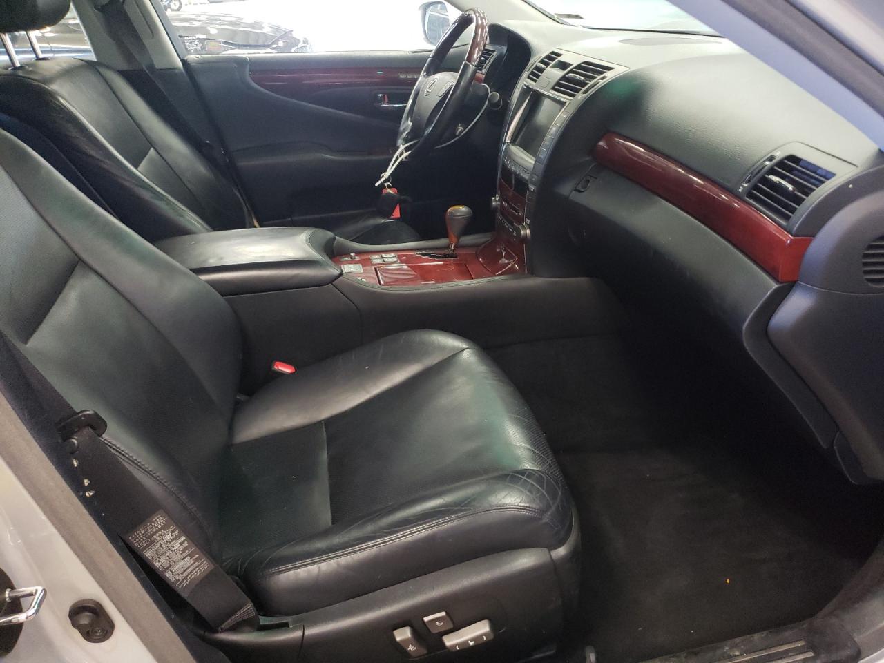 Photo 5 from auction – 2009 LEXUS LS 460 with VIN JTHCL46F895001502