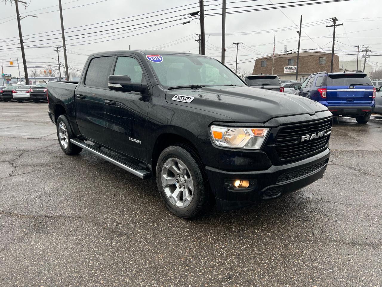 RAM 1500 BIG H 2019 z numerem VIN 1C6SRFFT3KN654443 - Zdjęcie z aukcji