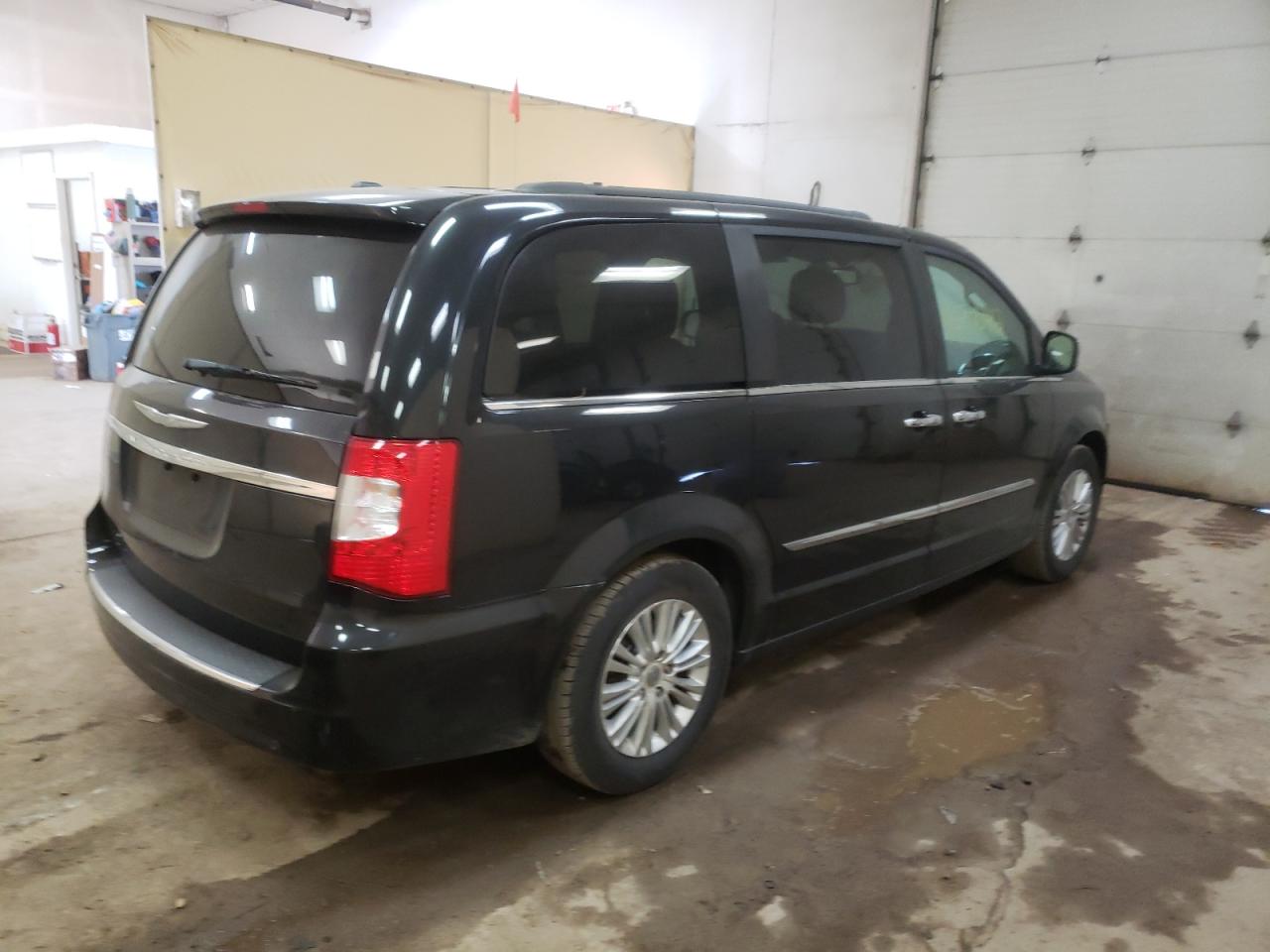 Photo 4 from auction – 2013 CHRYSLER TOWN & COU with VIN 2C4RC1CG7DR560333