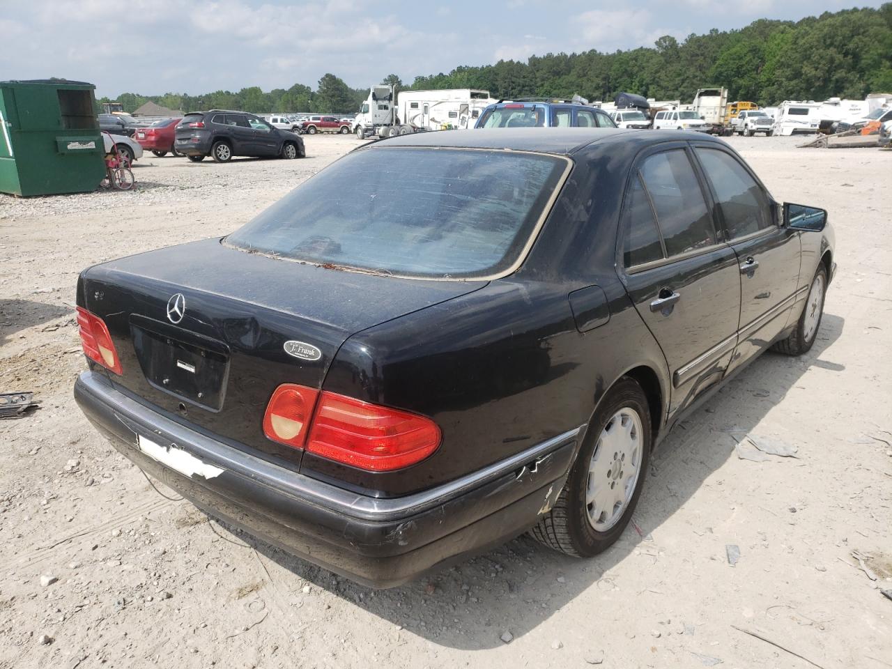 Photo 4 from auction – 1998 MERCEDES-BENZ E 320 with VIN WDBJF65F1WA465049