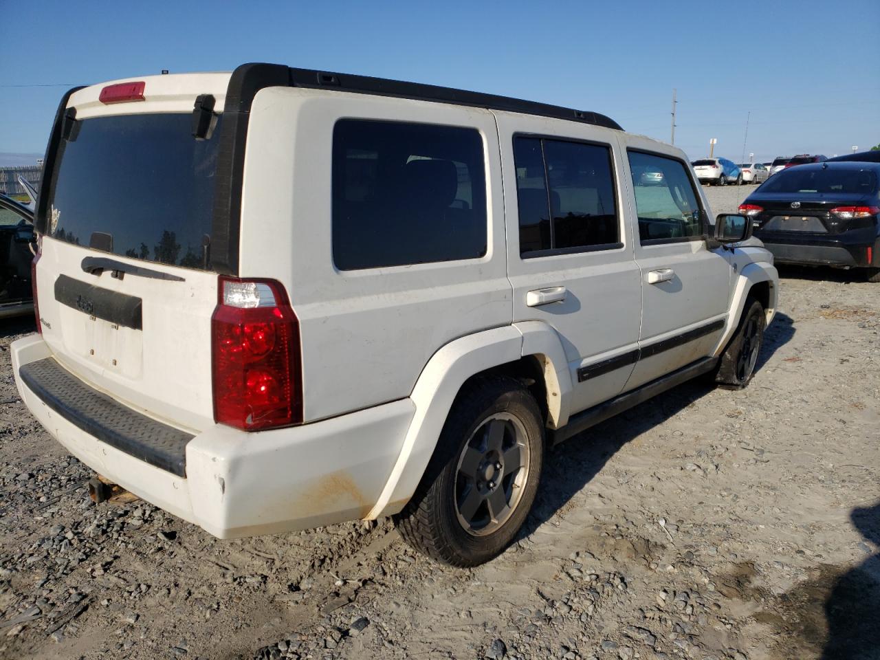 Photo 4 from auction – 2007 JEEP COMMANDER with VIN 1J8HG48P37C604392