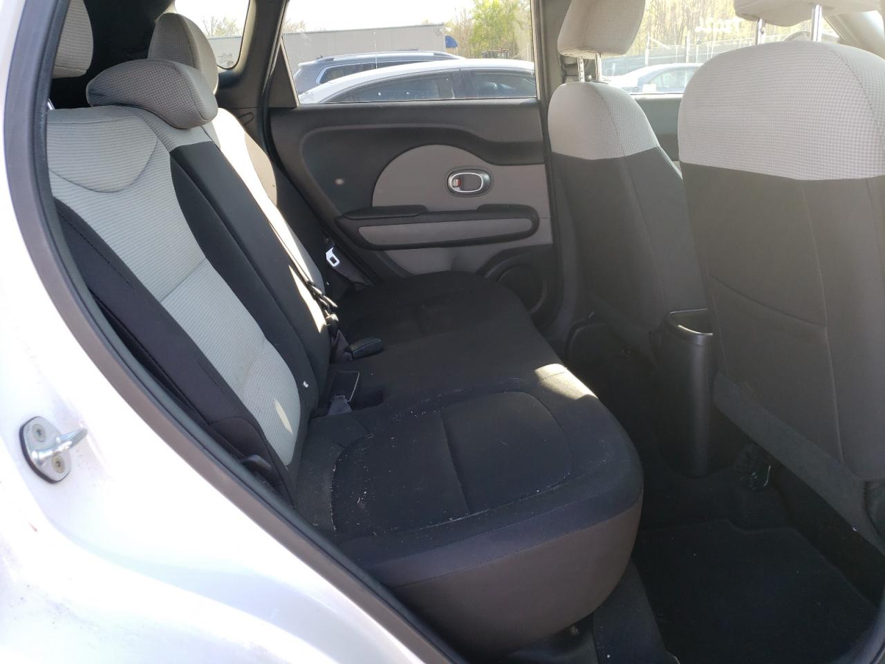Foto 6 de la subasta – 2014 KIA SOUL con VIN KNDJN2A28E7093527
