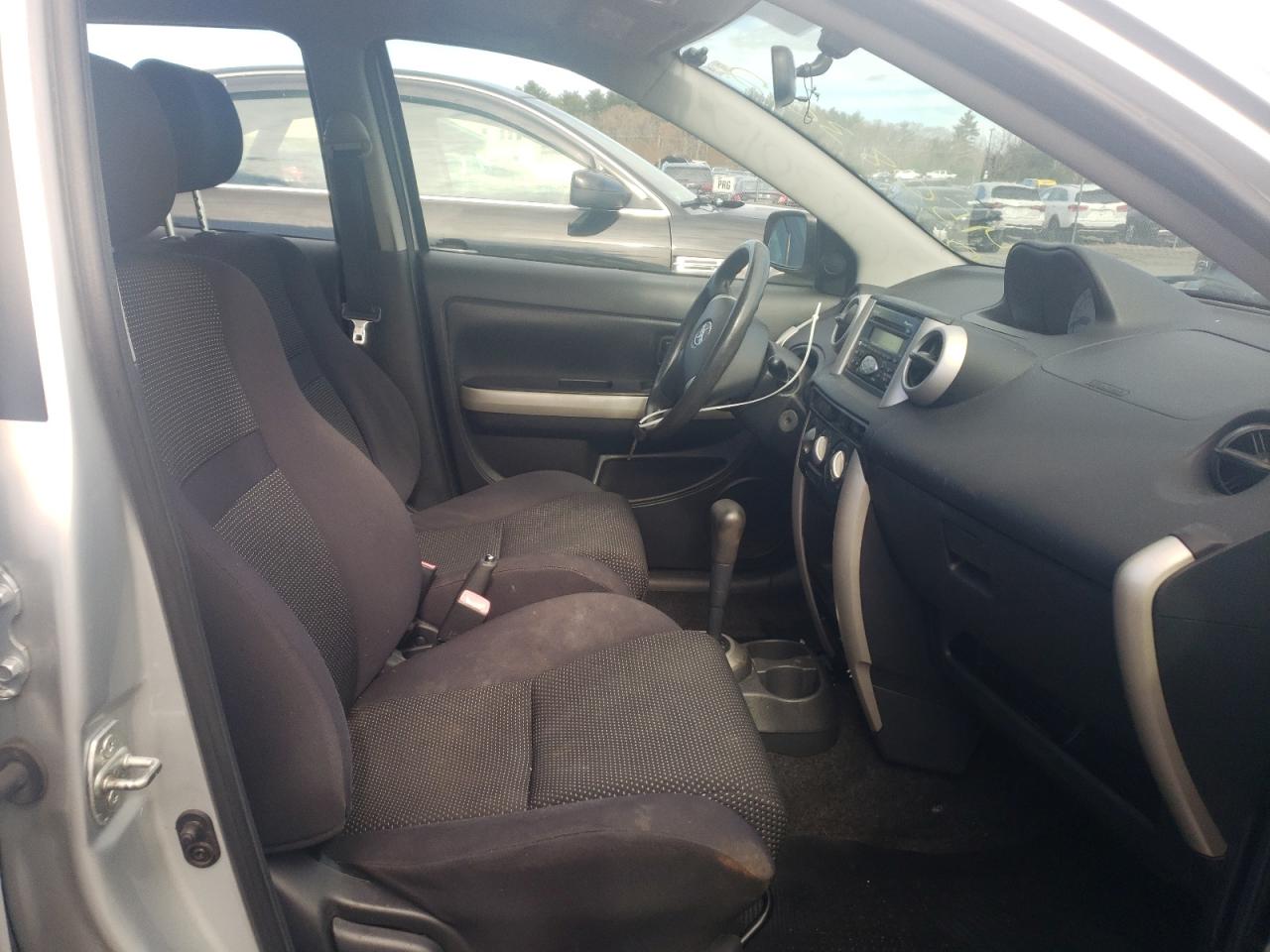 Photo 5 from auction – 2005 TOYOTA SCION XA with VIN JTKKT624350113444