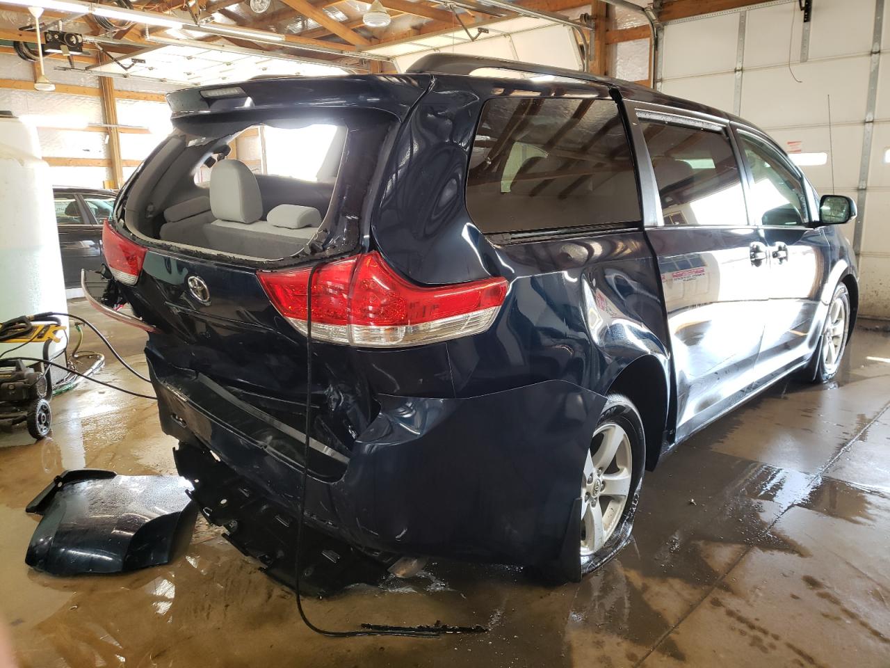 Photo 4 from auction – 2011 TOYOTA SIENNA LE with VIN 5TDKK3DC7BS024336