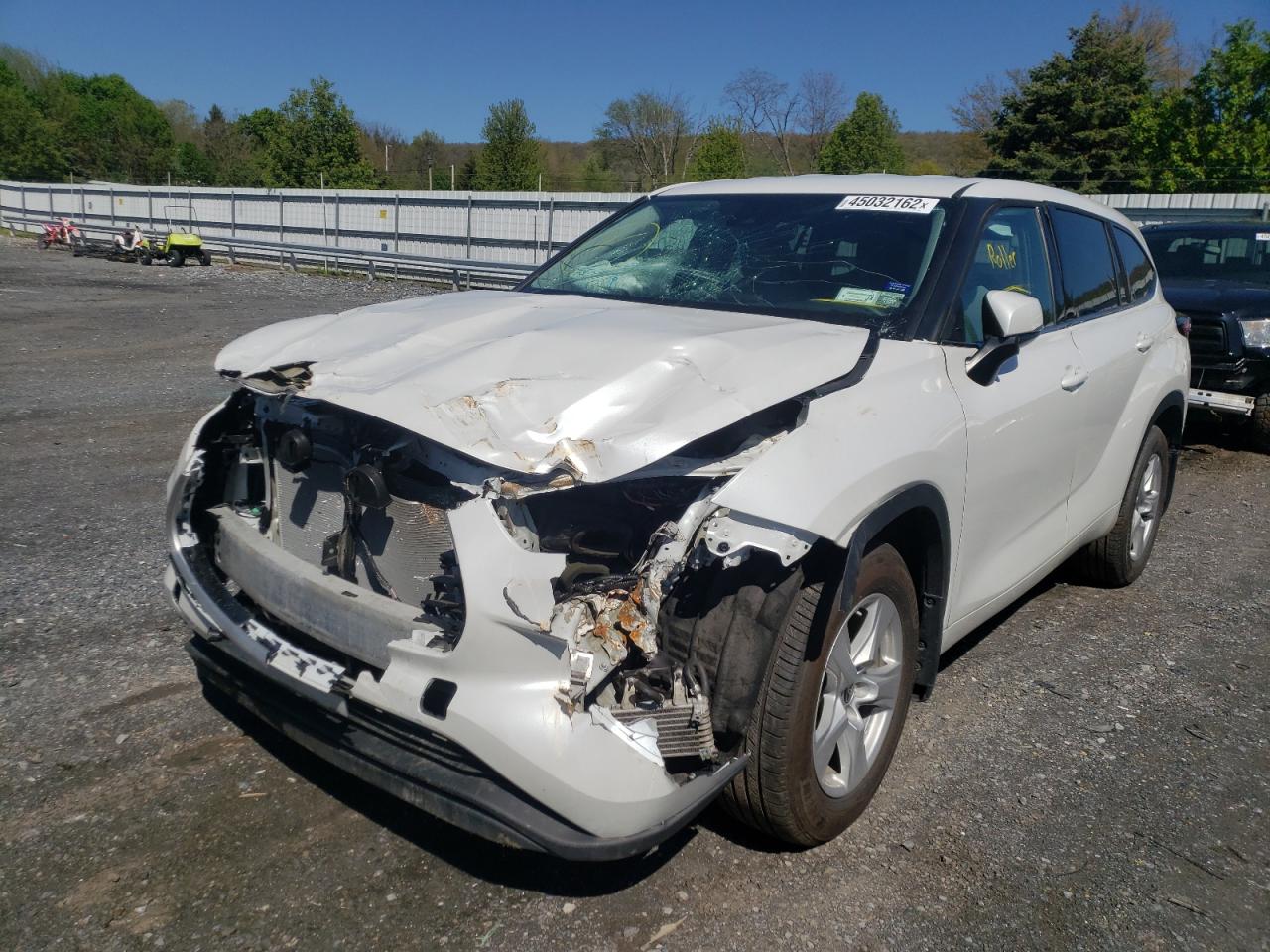 Photo 2 from auction – 2022 TOYOTA HIGHLANDER with VIN 5TDCZRBH4NS179254