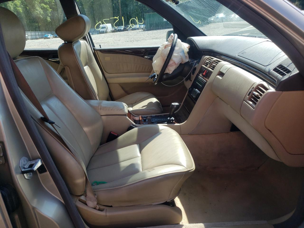Photo 5 from auction – 1996 MERCEDES-BENZ E 300D with VIN WDBJF20F7TJ016714