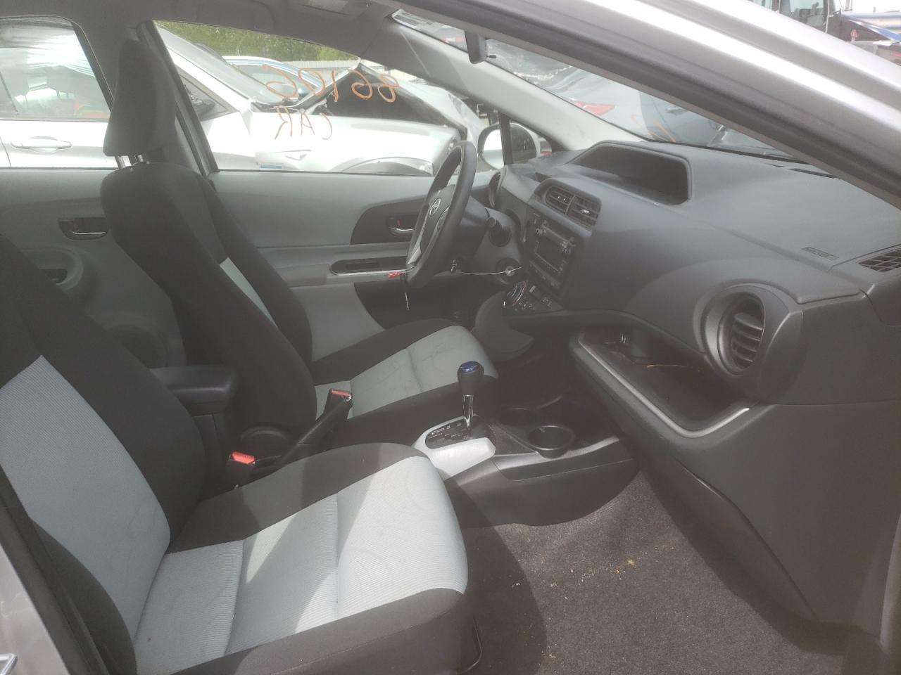 Photo 5 from auction – 2014 TOYOTA PRIUS C with VIN JTDKDTB34E1067272