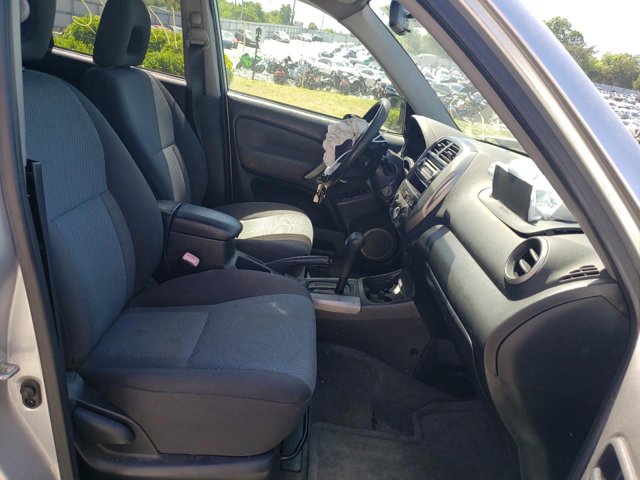 Photo 5 from auction – 2005 TOYOTA RAV4 with VIN JTEHD20V456038779