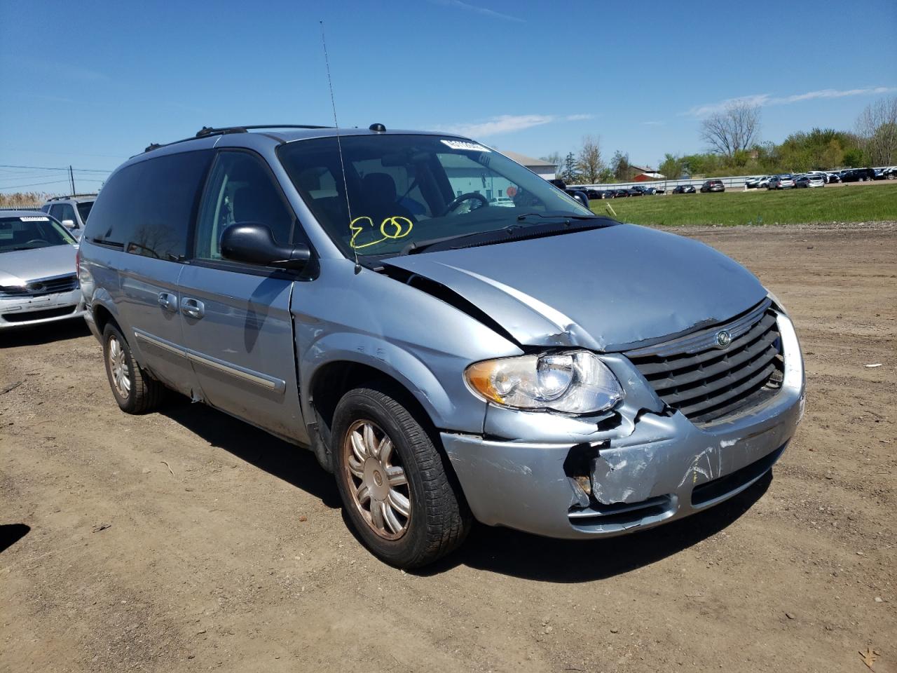 Photo 1 from auction – 2005 CHRYSLER TOWN & COU with VIN 2C4GP54LX5R467418