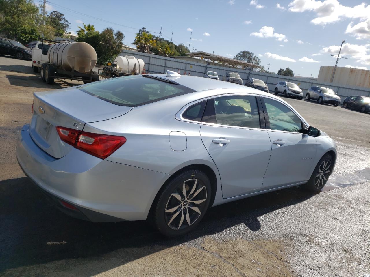 Photo 4 from auction – 2017 CHEVROLET MALIBU LT with VIN 1G1ZE5ST0HF260834