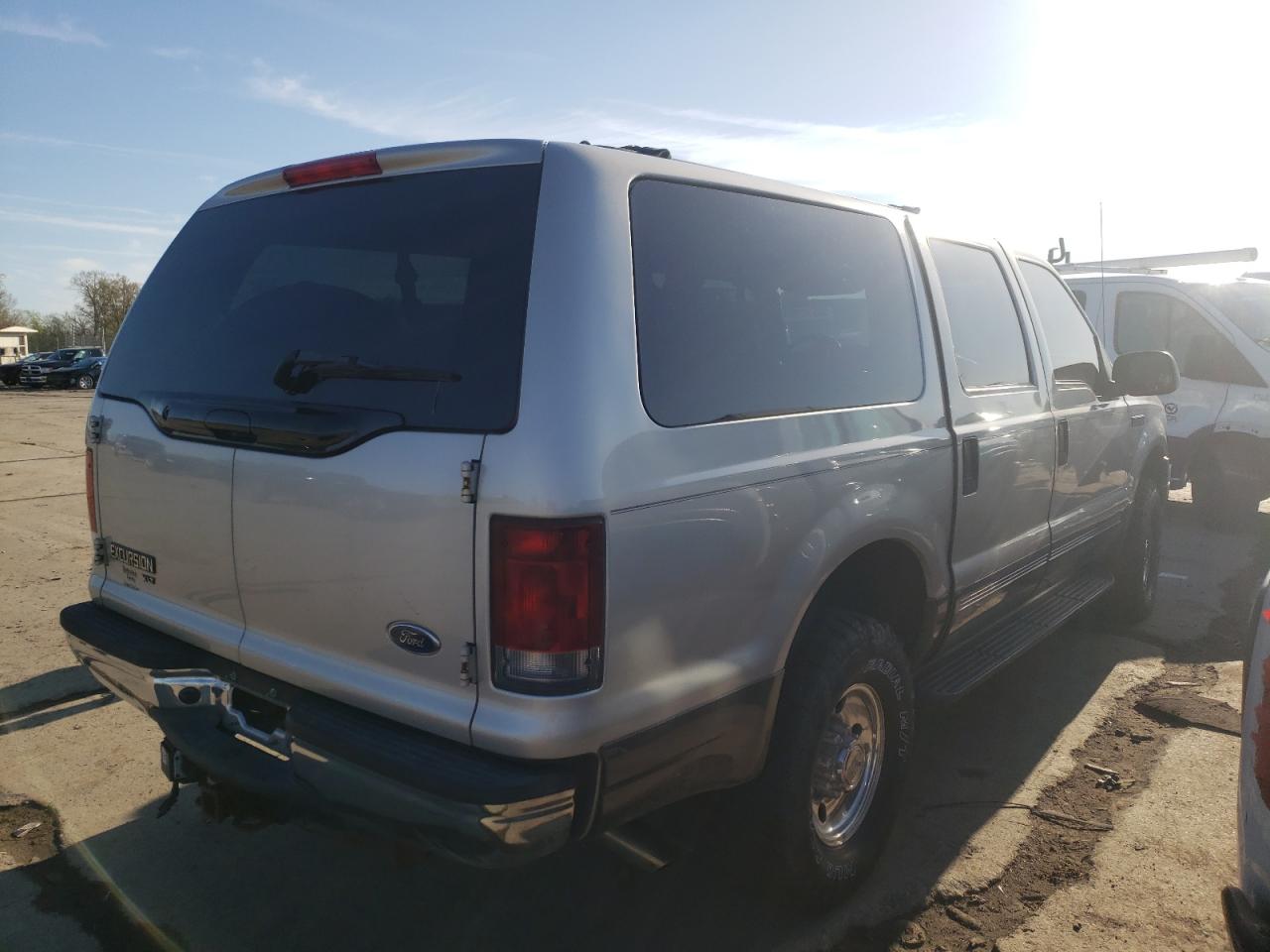 Photo 4 from auction – 2005 FORD EXCURSION with VIN 1FMNU41SX5ED40201