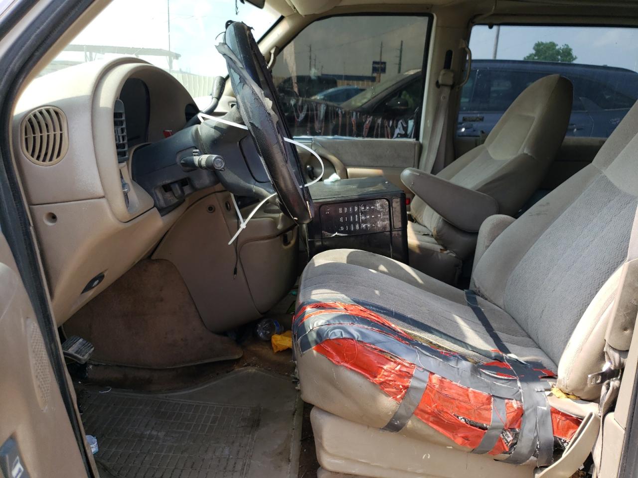 Photo 5 from auction – 2002 GMC SAFARI XT with VIN 1GKDM19X52B505197