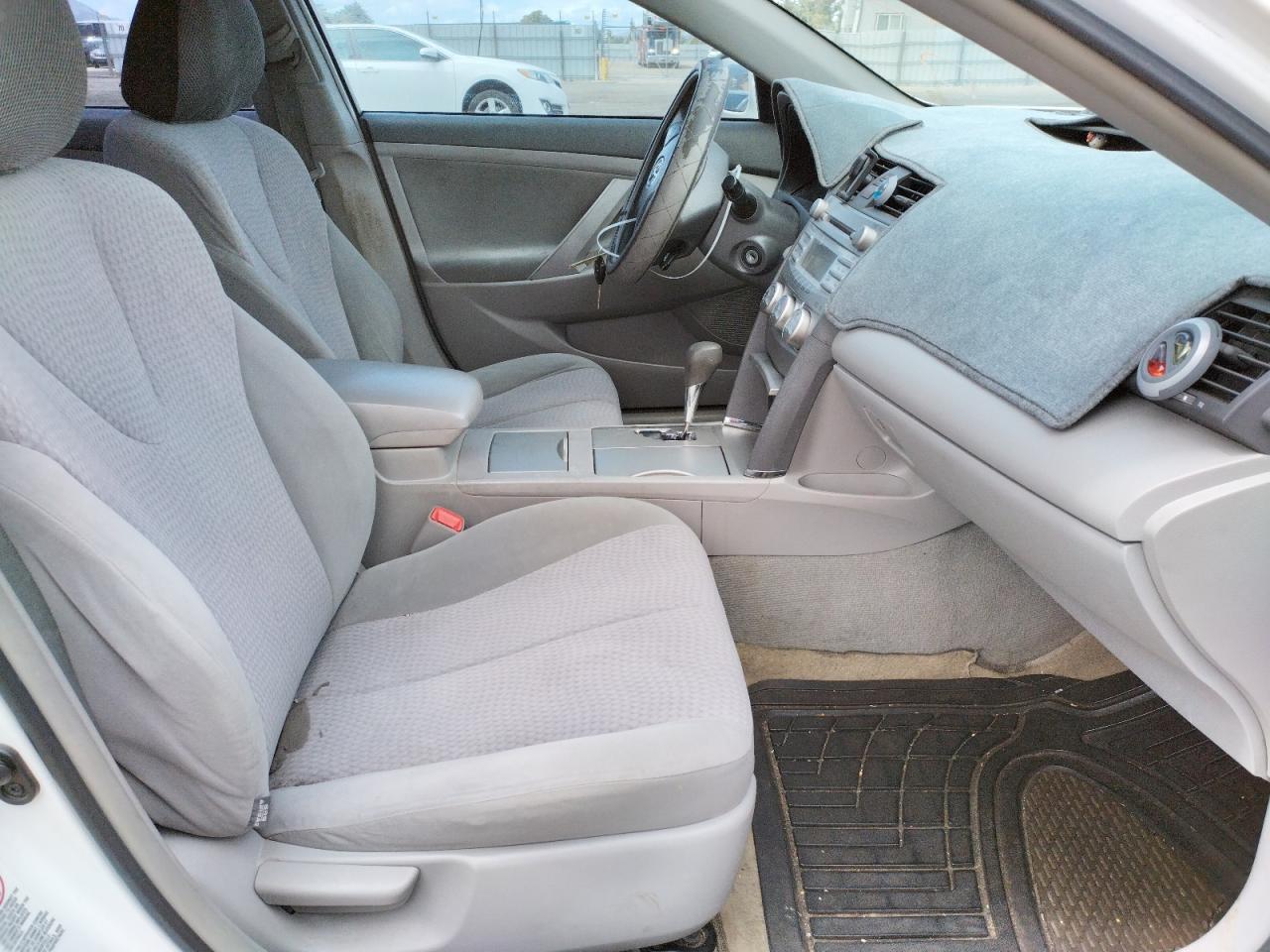 Photo 5 from auction – 2011 TOYOTA CAMRY BASE with VIN 4T1BF3EKXBU777442