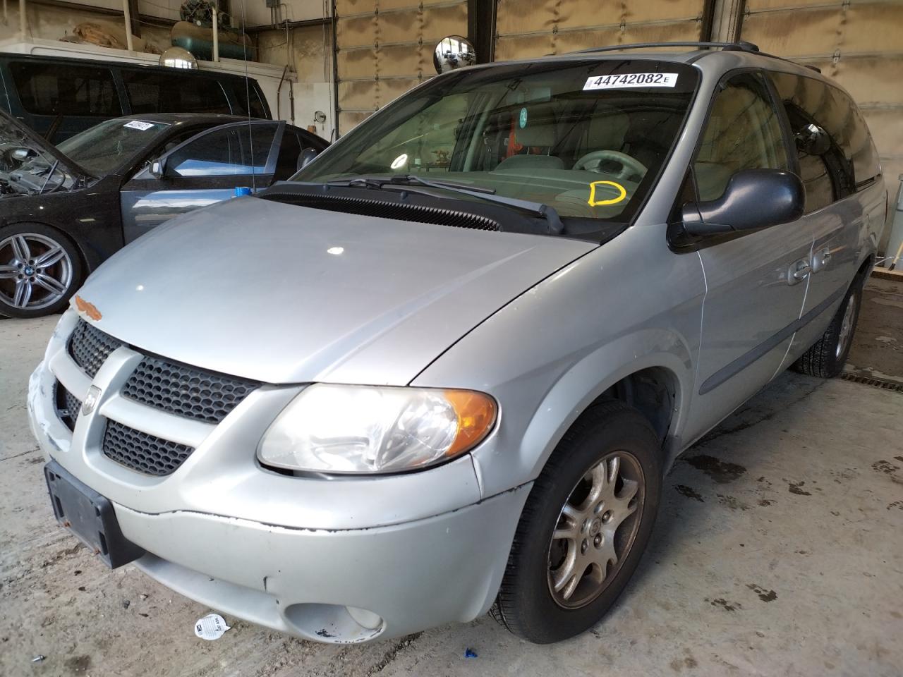 Photo 2 from auction – 2002 DODGE GRAND CARA with VIN 2B8GP74L52R500330