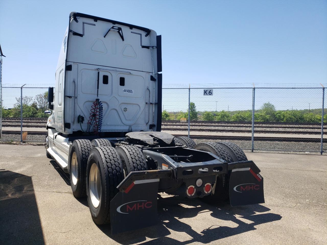 Photo 3 from auction – 2015 FREIGHTLINER CASCADIA 1 with VIN 3AKJGLD66FSGE5111