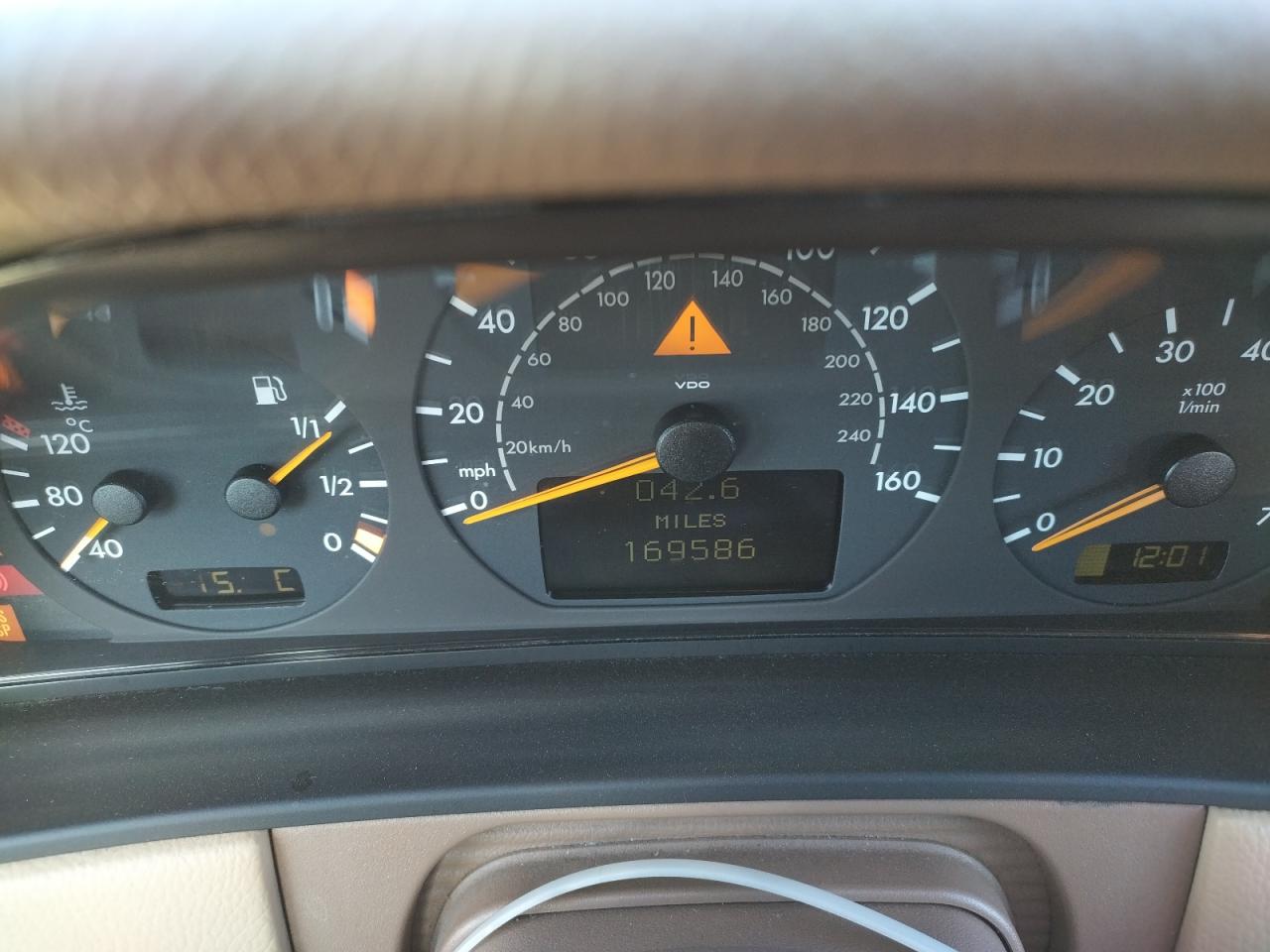 Photo 8 from auction – 2001 MERCEDES-BENZ E 320 with VIN WDBJF65J81B247326
