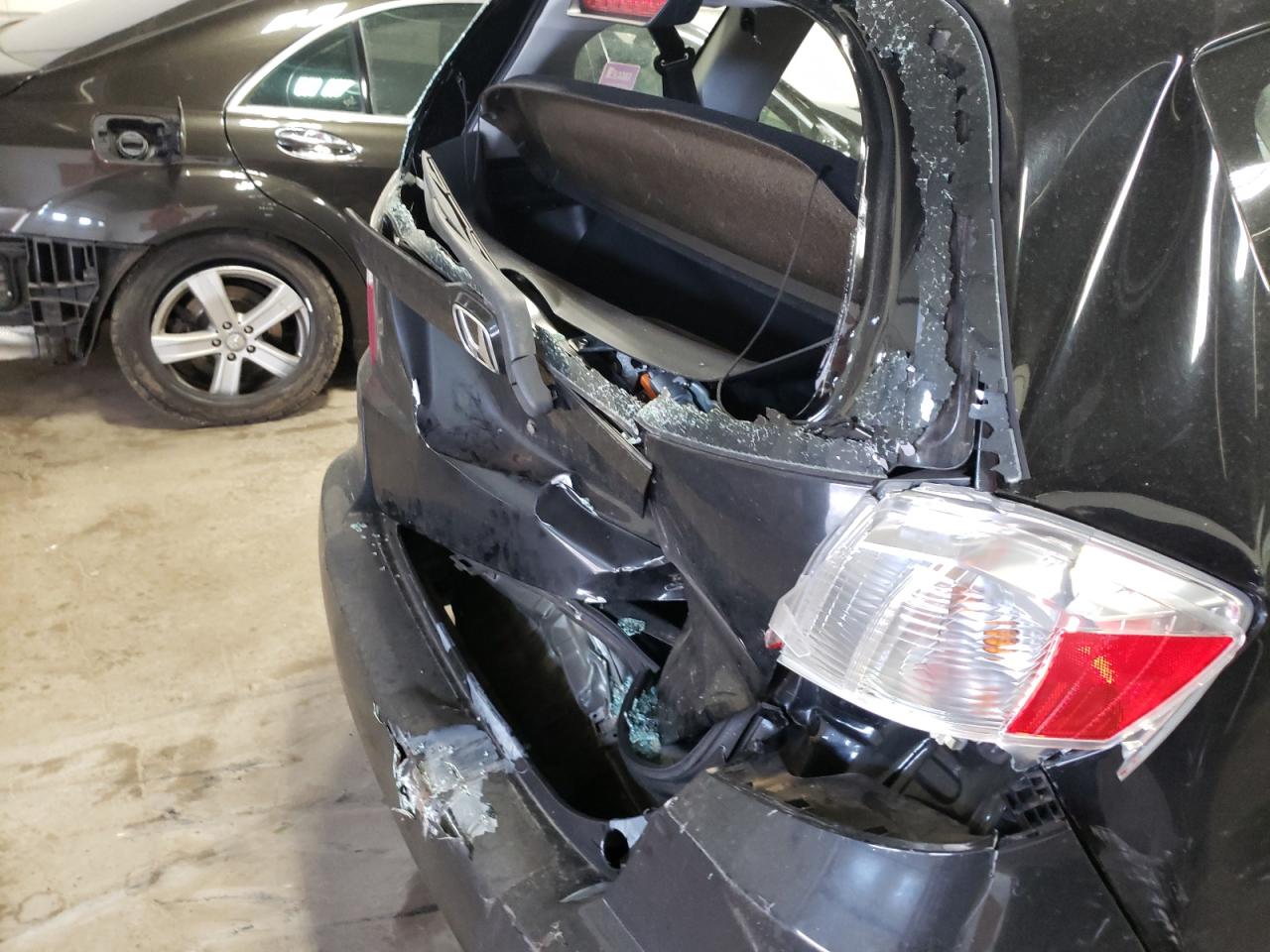 Photo 9 from auction – 2011 HONDA FIT with VIN JHMGE8H33BS011027