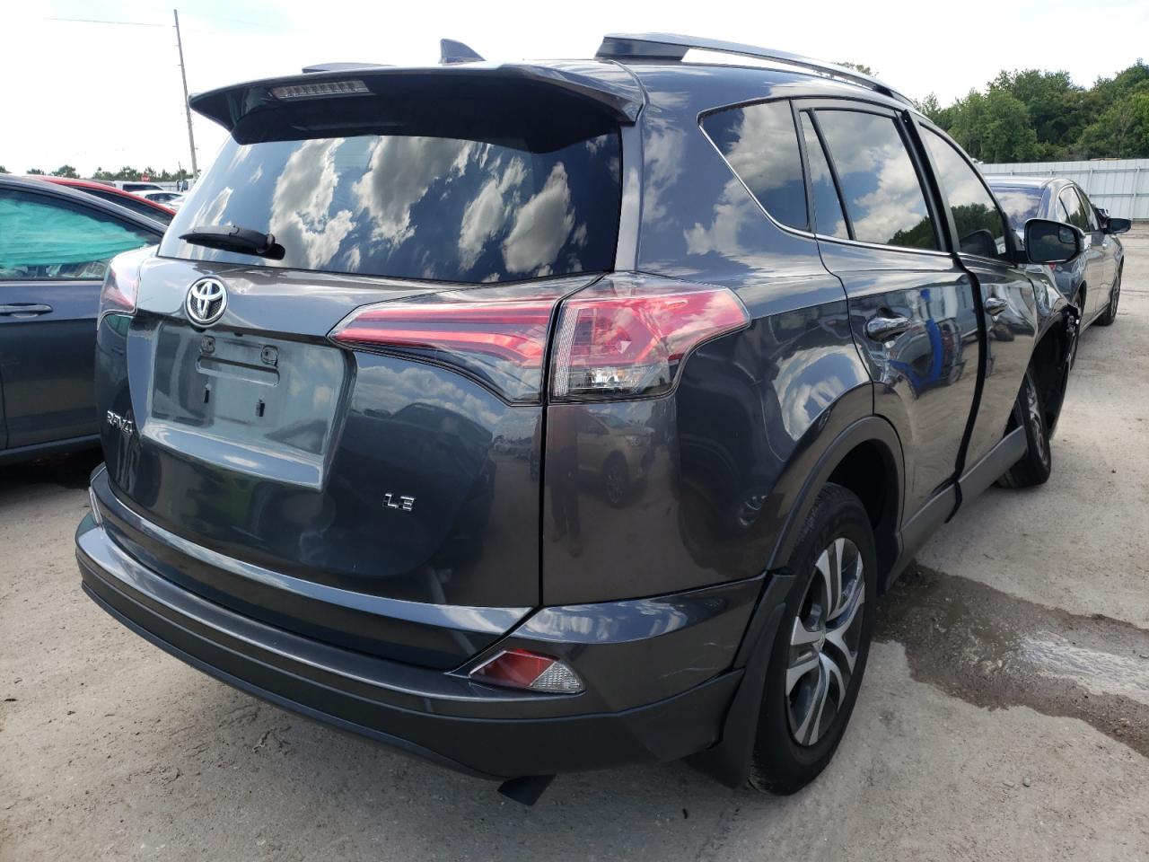 Photo 4 from auction – 2018 TOYOTA RAV 4 with VIN JTMZFREV8JJ741913