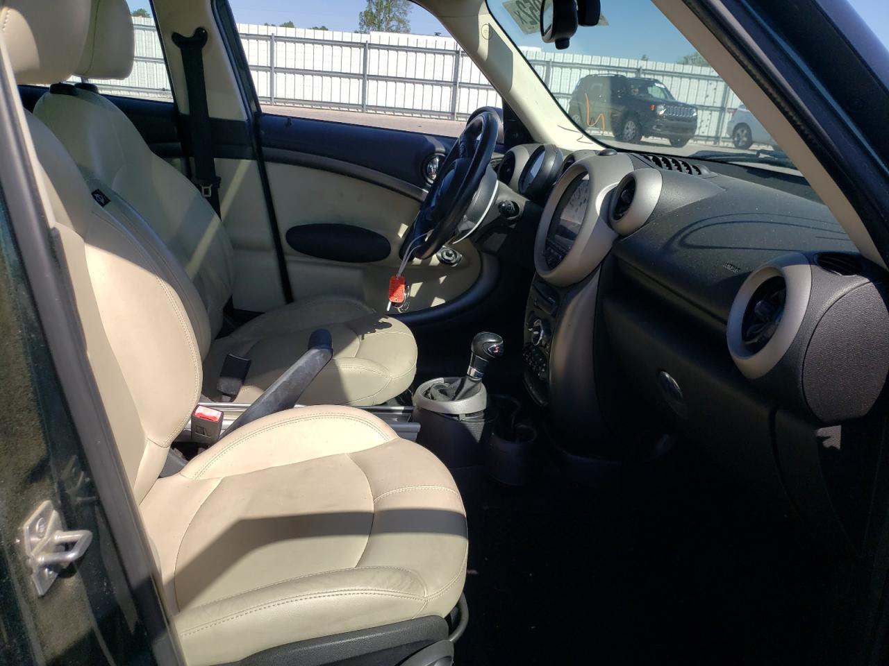 Photo 5 from auction – 2012 MINI COOPER S C with VIN WMWZC5C58CWL60280