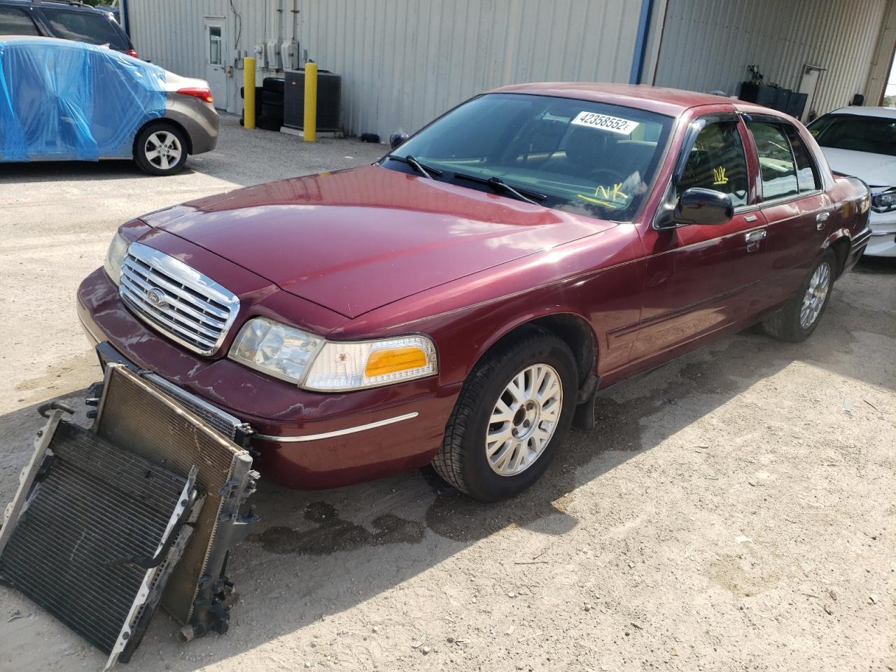 Photo 2 from auction – 2004 FORD CROWN VICT with VIN 2FAFP74W74X110506