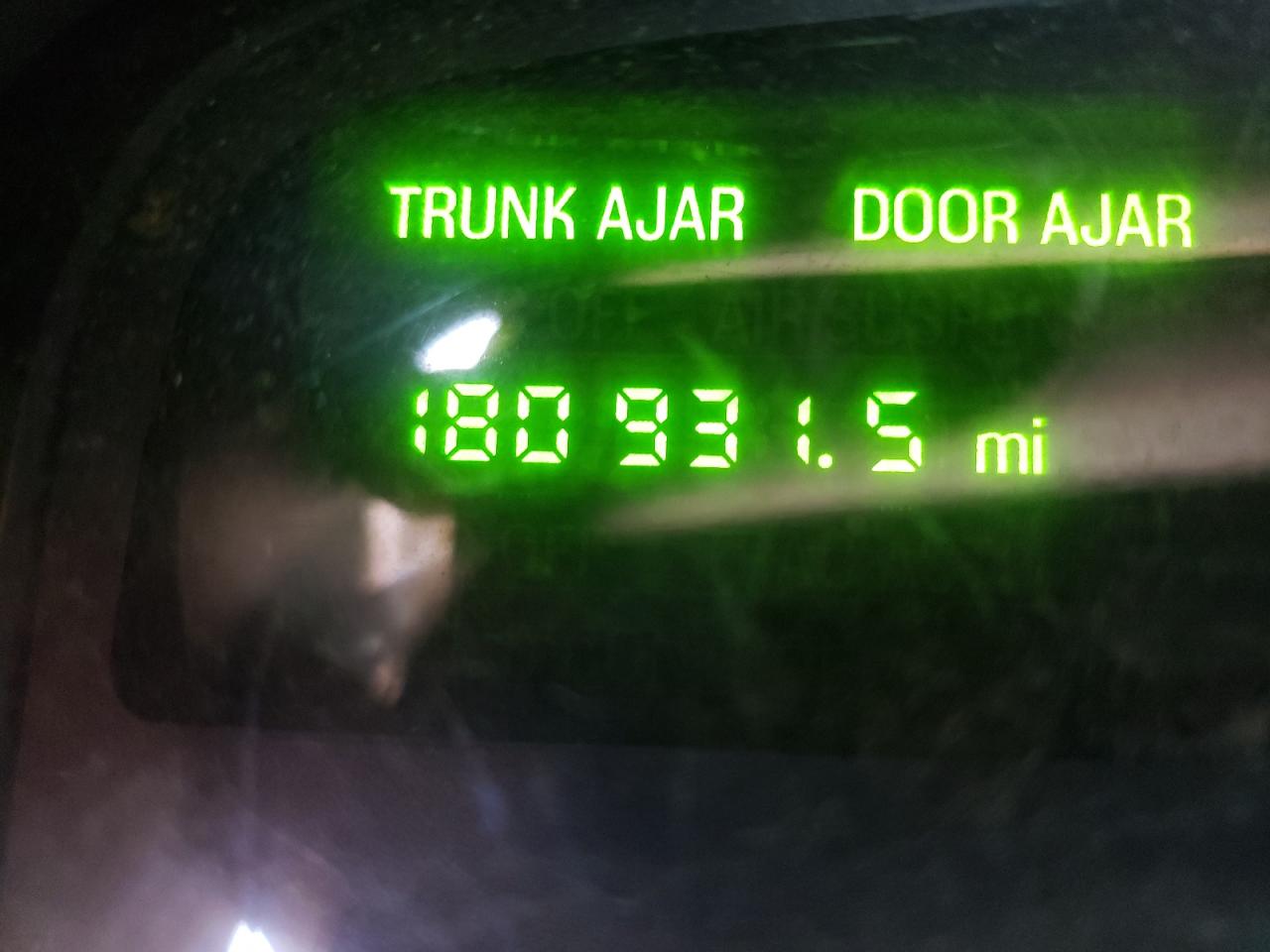 Photo 8 from auction – 2001 LINCOLN TOWN CAR E with VIN 1LNHM81W21Y694956